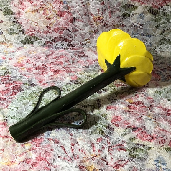 MANGO TREE STUDIOS Ceramic Yellow & Red Flower On Long Green Stem 8.25” New - Picture 4 of 9